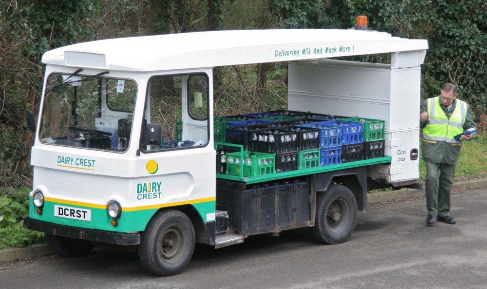 Dairy_Crest_milk_float.jpg
