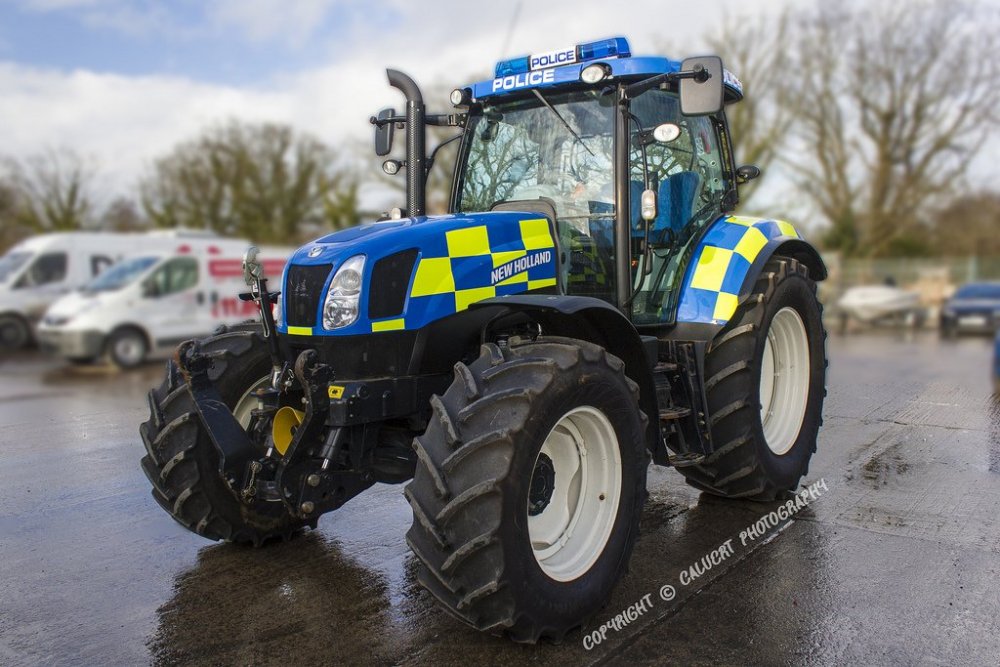 58e638b8e3cc6_Policetractor.thumb.jpg.7a92de7a4a1eff1ca888ccc1564046e6.jpg
