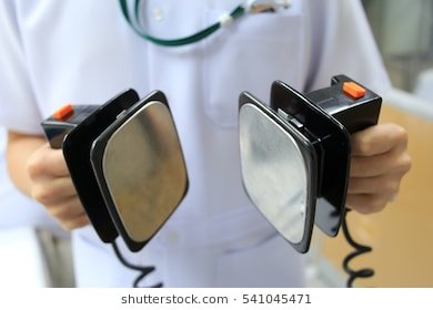 cprexternal-pacer-analyzerusing-defibrillator-save-260nw-541045471.jpg.5878bb9fd3d3b48005b1fbe27931a95a.jpg