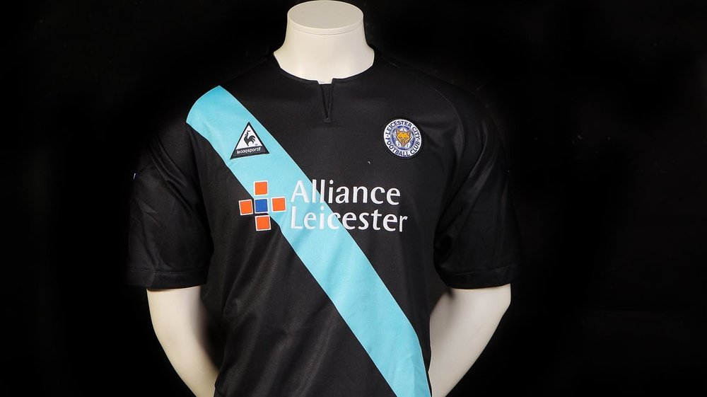03-05-away-black.JPG