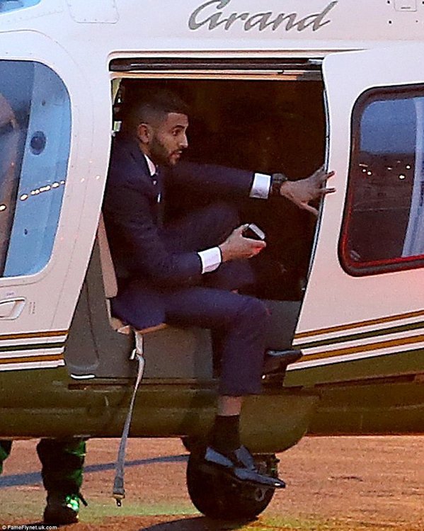 3385BB5B00000578-3557513-Riyad_Mahrez_could_only_watch_on_in_horror_as_the_incident_unfol-a-9_1461587342685.jpg