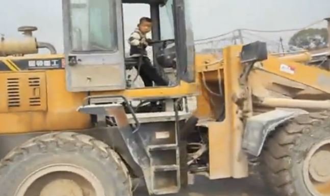 bulldozer.JPG.969369748067effc7039d6477b21a8c0.JPG