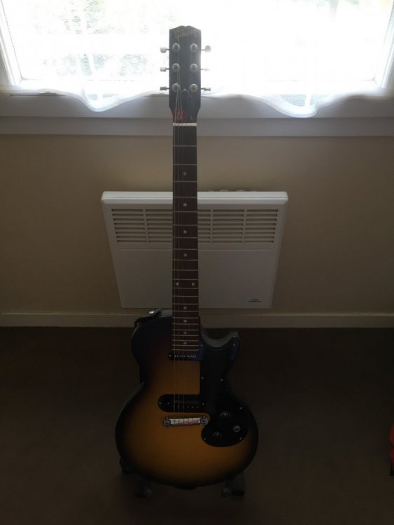 Gibson Melody Maker.jpg