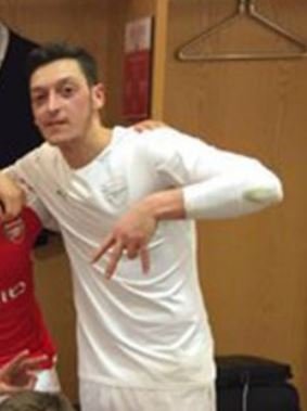 ozil.JPG.95250f7ccd0e4da58a38dccd5e47b285.JPG