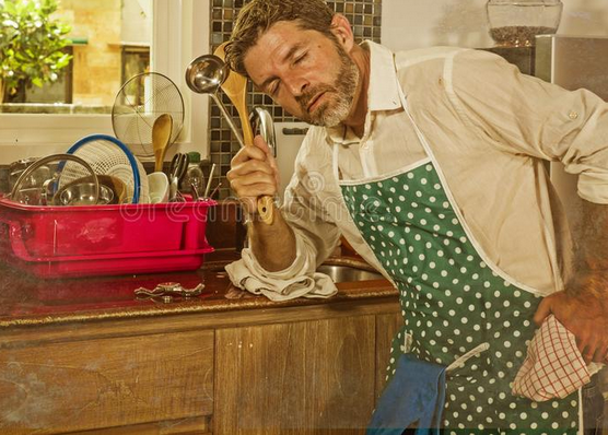househubby.PNG.a9726882da0f3f0bd047f37f376d734a.PNG