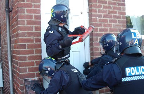 raided.jpg.cecc8af50cd914375b2942573bcfc642.jpg