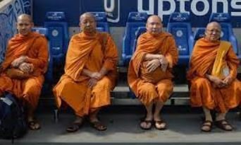 monks2.JPG.4c63533dcc7cb34eaf4fd46065104144.JPG