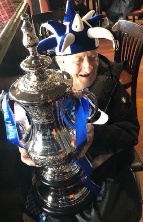 Bernie-fa-cup.jpg.5ca650205c695c3095a387cc20ef255a.jpg