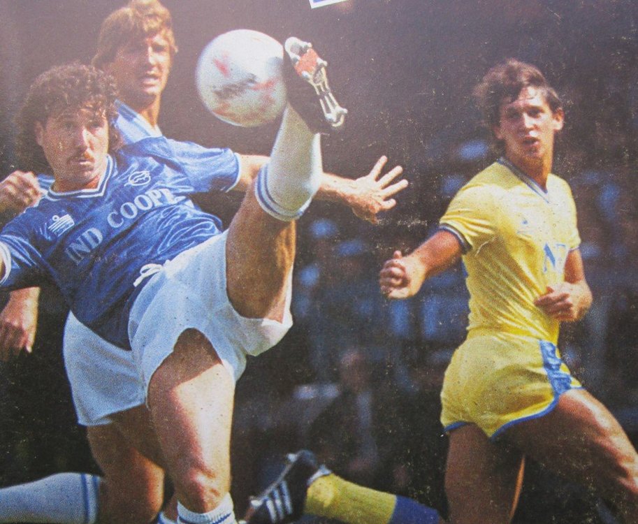 Lineker.thumb.jpg.8f93014fb985e2c96b2d1a788ff11688.jpg