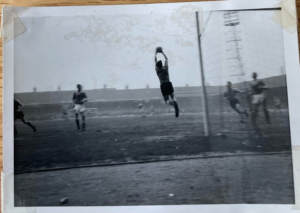 Wolves-keeper.thumb.jpg.12b5f329c3158a1c08d7b33c1631b26c.jpg