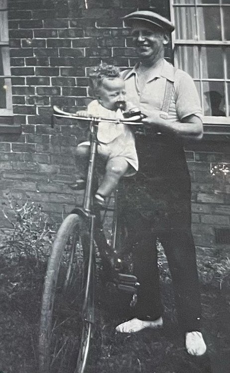 bicycle-cropped-3.thumb.jpg.2309a3ebd777acd46a80a64f05c85003.jpg