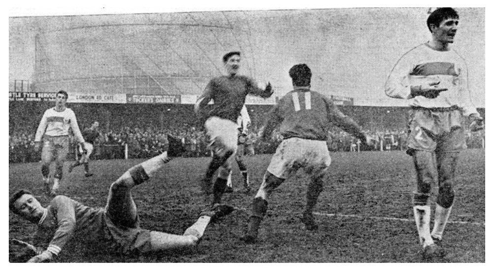 Frank-Kirkup-11-and-Hugh-Mc-Ilmoyle-Carlisle.thumb.jpg.6f09e7f11ba785832839aff16fdbac84.jpg