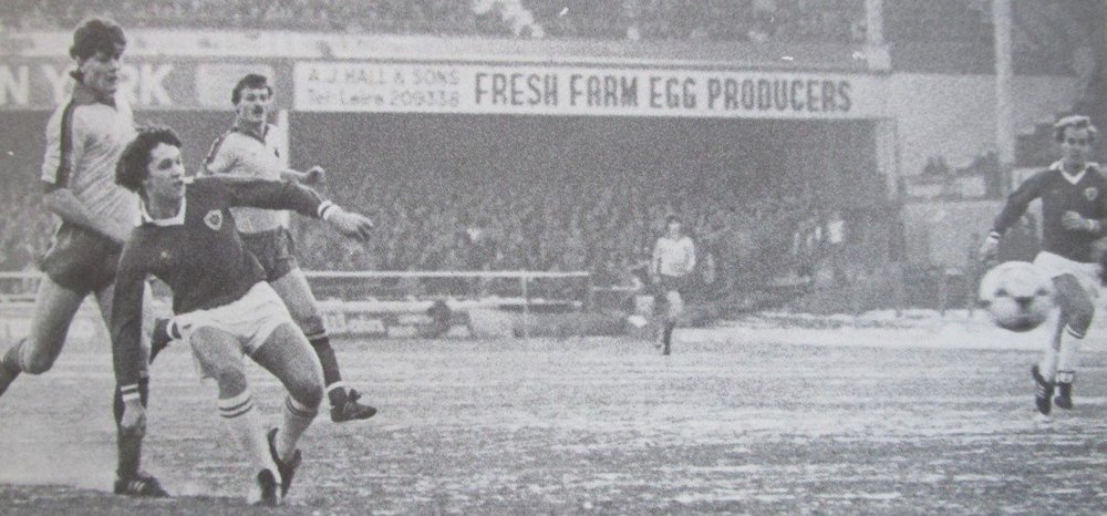Lineker-Watford-Dec-81.thumb.jpg.ff47a983e1647fd3ba58f336a5767fb5.jpg