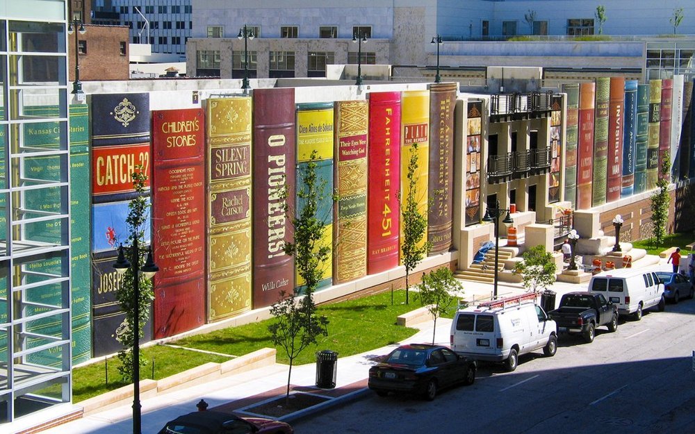 I-libri-giganteschi-della-Kansas-City-Public-Library-Collater.al-3.thumb.jpg.5e85f2d060e5b5d8937bd68834b14c5f.jpg