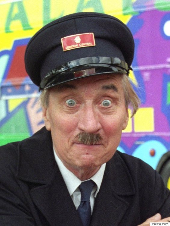 o-STEPHEN-LEWIS-ON-THE-BUSES-570-1539428583.thumb.jpg.5e7eaba659911e7c9107dca3bb3d8759.jpg