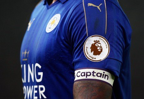 gold-champions-1516-arm-patch-captains-armband-440nw-7582170az.jpg.8a14a6bb15c86a47c741e3e8f55e55f7.jpg