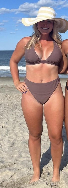 karoline-leavitt-v0-w1yhu2hycxme1.jpeg