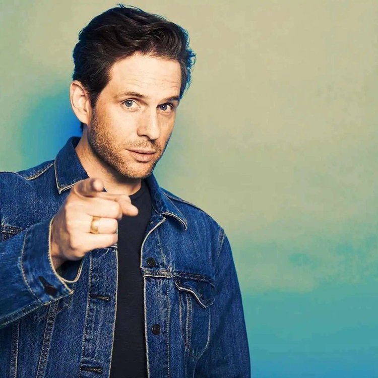 33027168-glenn-howerton-in-it-always-sunny-in-philadelphia-fxx-Kec.thumb.jpg.2940ddca103b7eb4bd76f1ab30da78e9.jpg